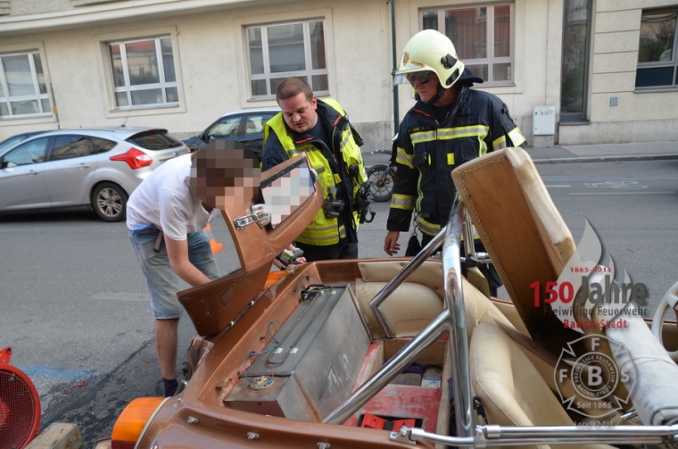 2015.08.12 - Fahrzeugbrand Baden, Pergerstrasse - www.ffbs.at