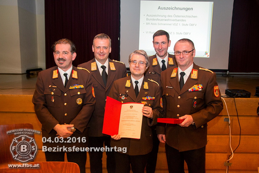 Auszeichnung VI Rudolf Wandl: - vlnr.: Martin Geiger, Landesbranddirektor Landesfeuerwehrkommandant Dietmar Farafellner MSc, VI Rudolf Wandl, Alexander Wolf, LFR Bezirksfeuerkdt Anton Kerschbaumer