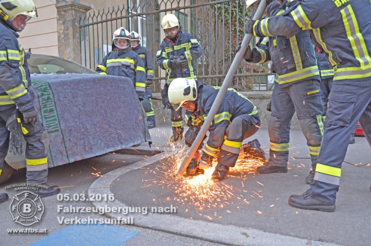 2016_03_05_fahrzeugbergung-nach-verkehrsunfall_09