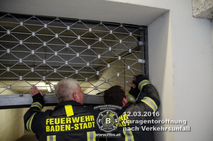 2016_03_12-garagentor%c3%b6ffnung-nach-unfall_02