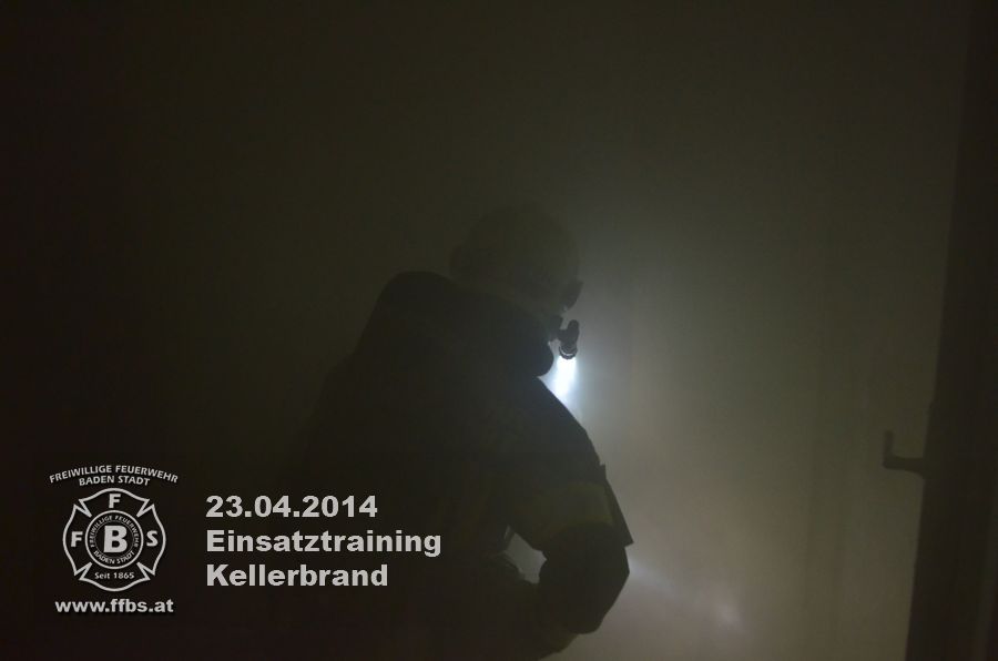 2014_04_23-einsatztraining-kellerbrand_020