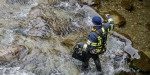 Handtaschenbergung aus dem Schwechatfluss