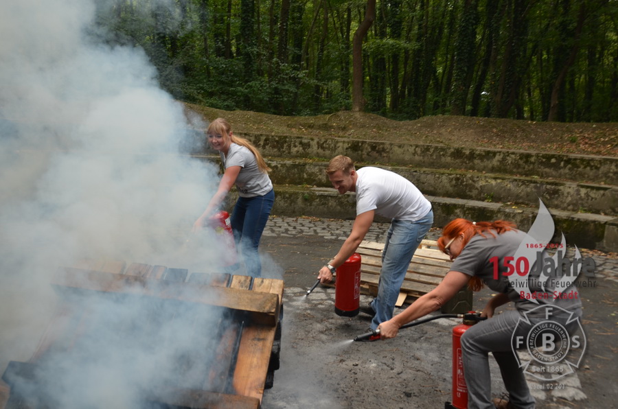 2015.09.03 - Richtiger Umgang mit tragbaren Feuerlöschern