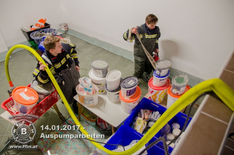 2017.01.14 - Aupumparbeiten nach Wassergebrechen - www.ffbs.at