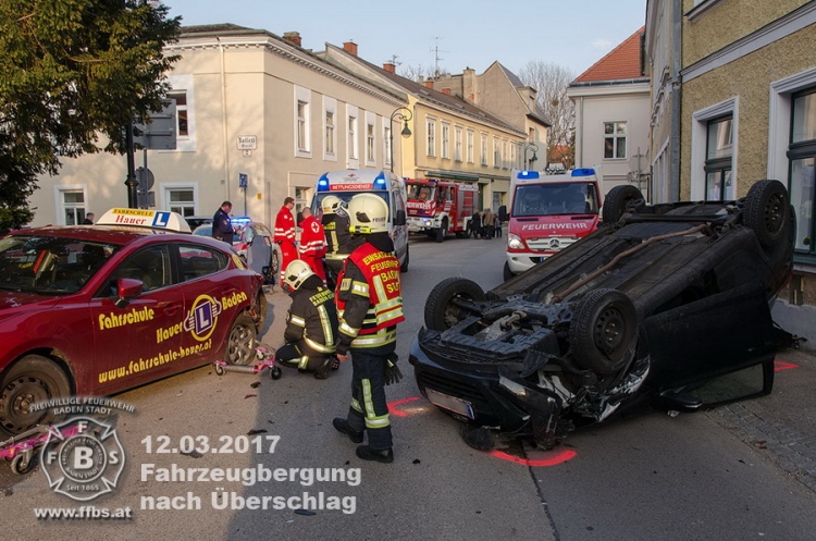 20170312 Verkehrsunfall in Baden Foto: Roman van de Castell / Freiwillige Feuerwehr Baden-Stadt
