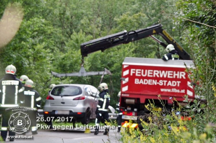 20170726 Verkehrsunfall LB210 Helenental Baden-Sattelbach Foto: FF Baden-Stadt Michael Nositzka
