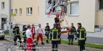 2017_07_08 - Personenrettung - Rauchfangkehrer stürzte durch Dach_001