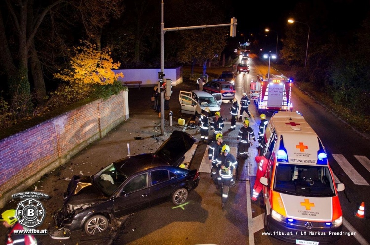 20171106 Verkehrsunfall Dammgasse x Rudolf Zöllnerstr. Baden Foto: Markus Prendinger FF Baden-Stadt