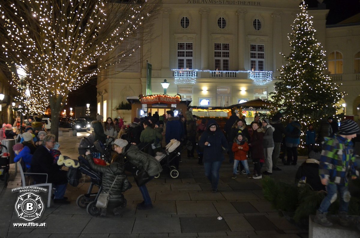 2017-12-06 - Feuerwehr Baden-Stadt und die Kinderei bringen den Nikolaus