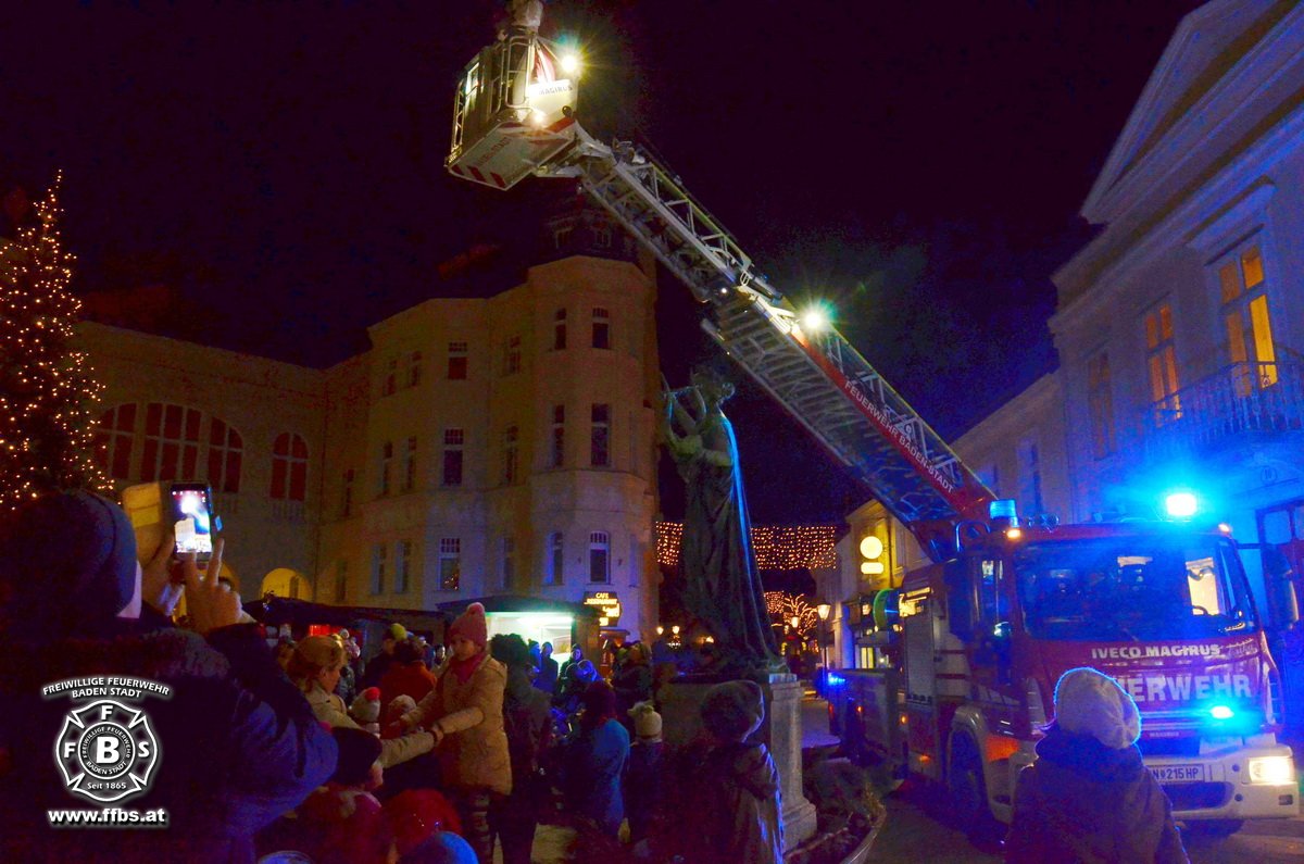 2017-12-06 - Feuerwehr Baden-Stadt und die Kinderei bringen den Nikolaus