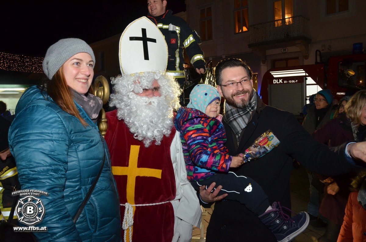 2017-12-06 - Feuerwehr Baden-Stadt und die Kinderei bringen den Nikolaus