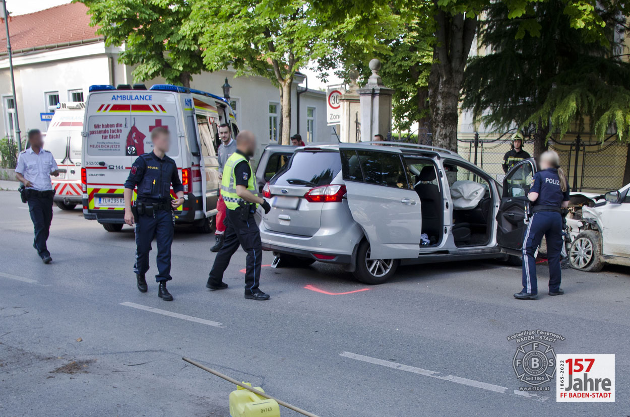 20220602 Verkehrsunfall im Badener Stadtgebiet