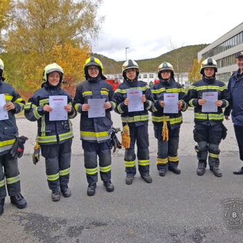 Links am Bild unsere drei Jungmitglieder neben drei Mitglieder der FF Baden Weikersdorf und dem Bezirksfeuerwehrkommandant Stv. BR Alexander Wolf